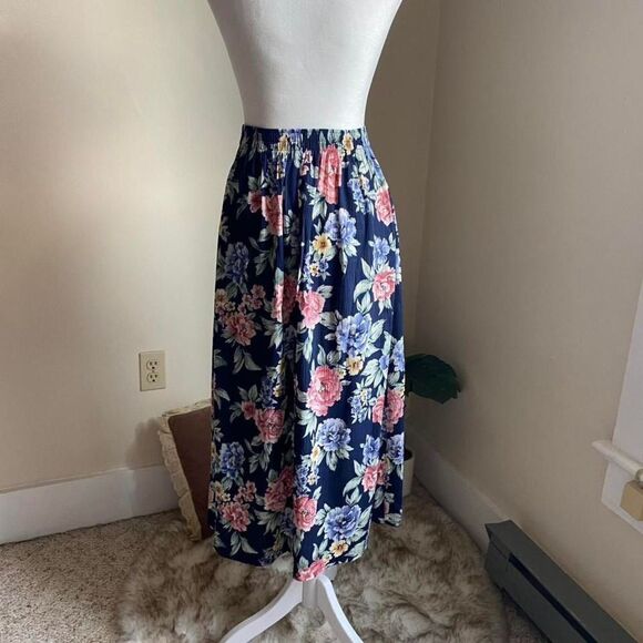 Vintage navy floral skirt - Picture 7 of 7